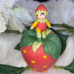 Avon Vintage Porcelain Bell Hearts Delight a Strawberry w/ an Elf Pixie 1993